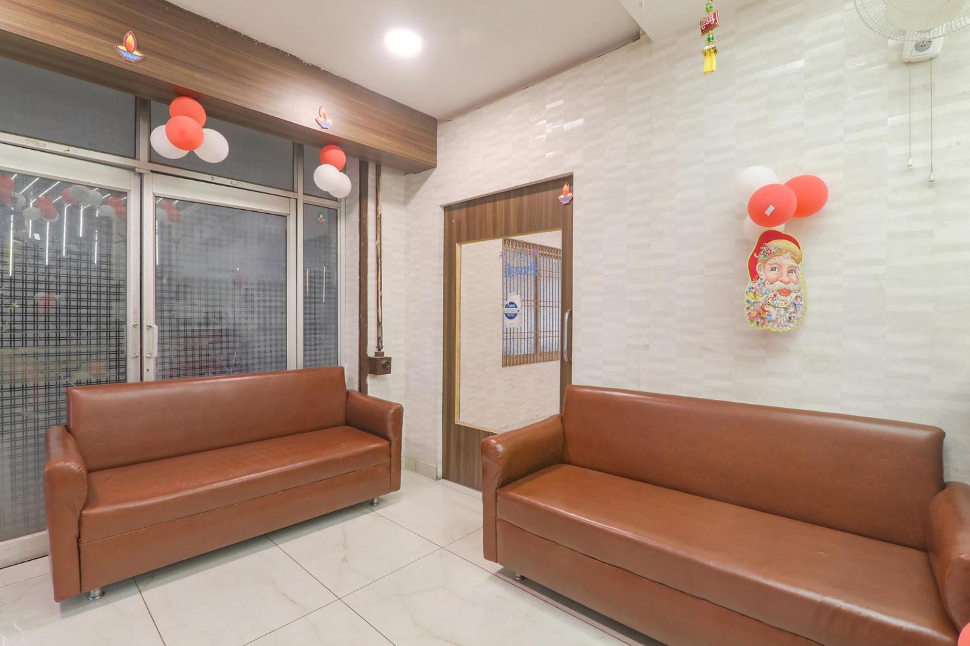 Fabhotel Swarn Banquet Kakarmatha Exteriér fotografie
