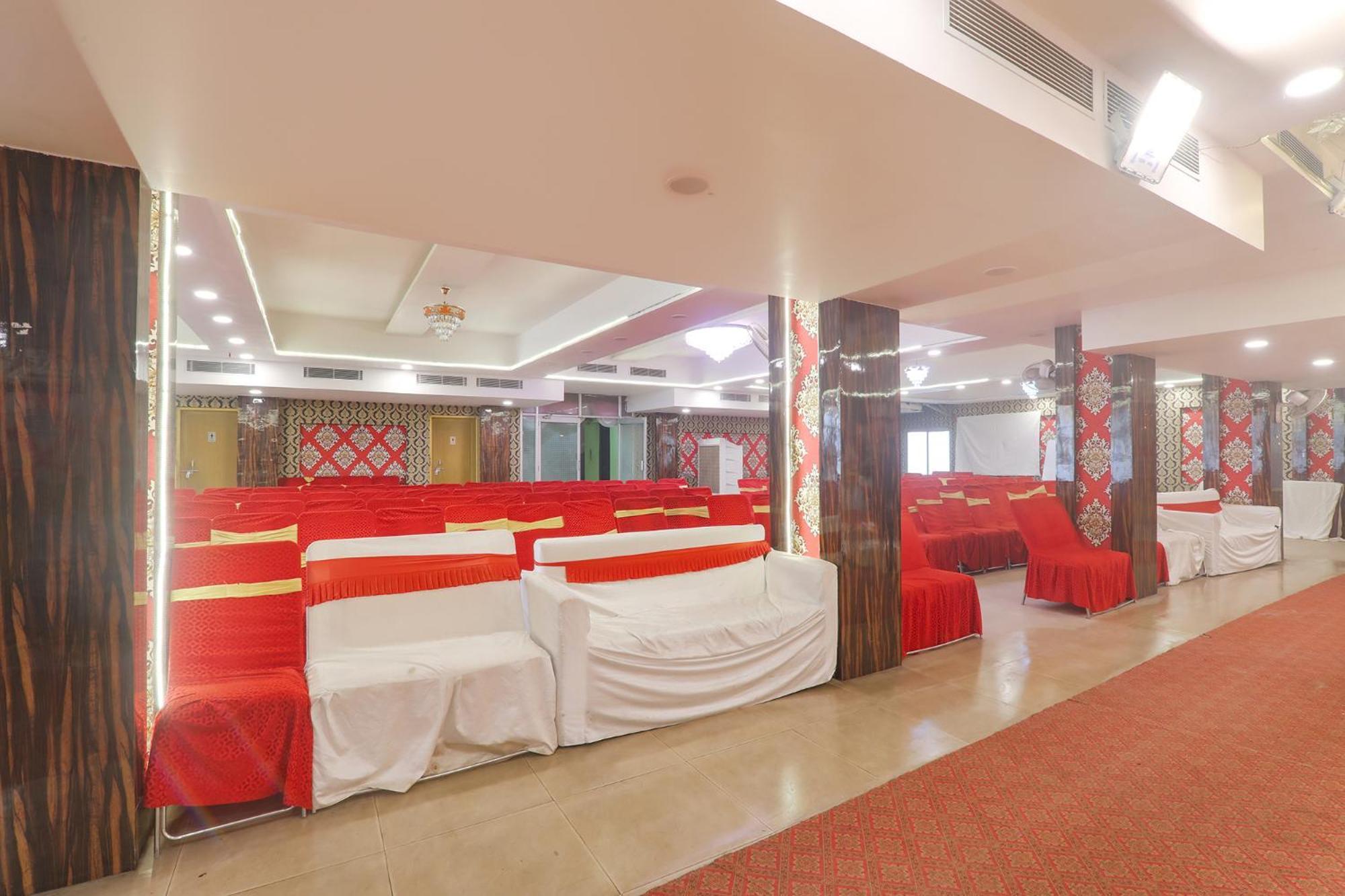 Fabhotel Swarn Banquet Kakarmatha Exteriér fotografie